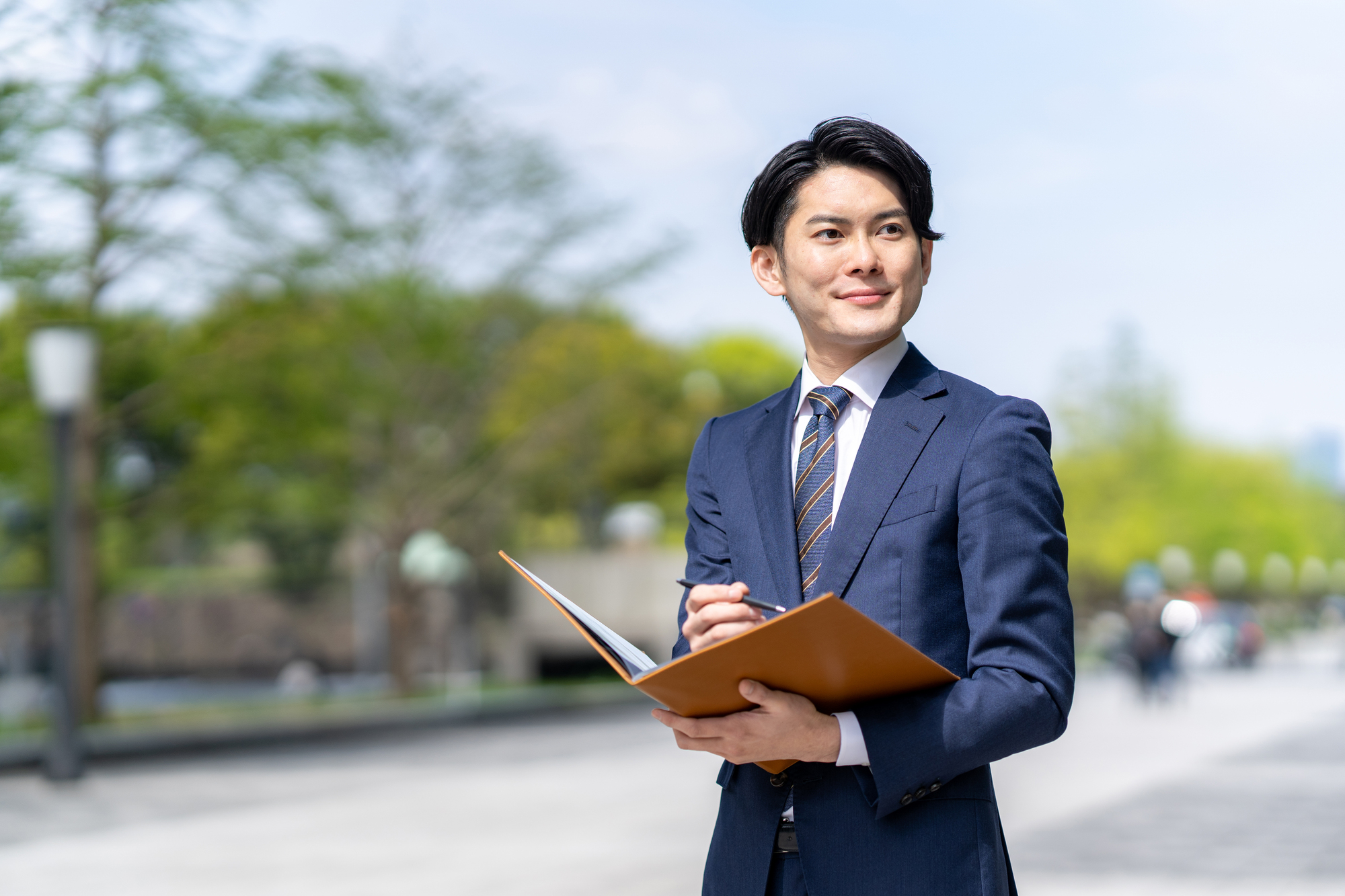 不動産営業の実力がついたら年収はいくら目指せる？業種別に徹底解説！