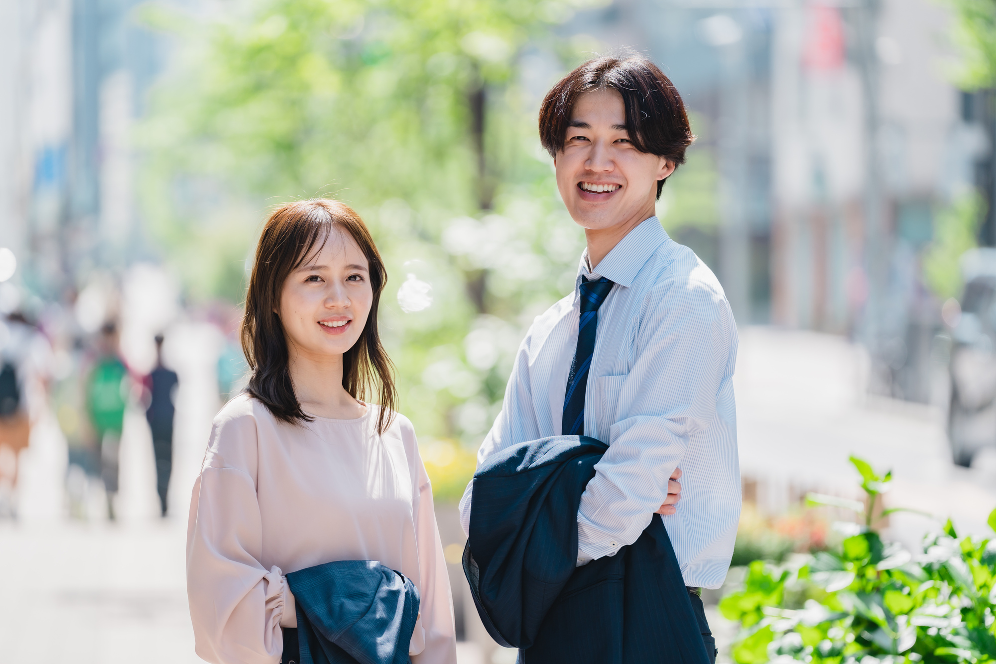 同年代と比較して不動産営業の給料は高い?それとも安い?