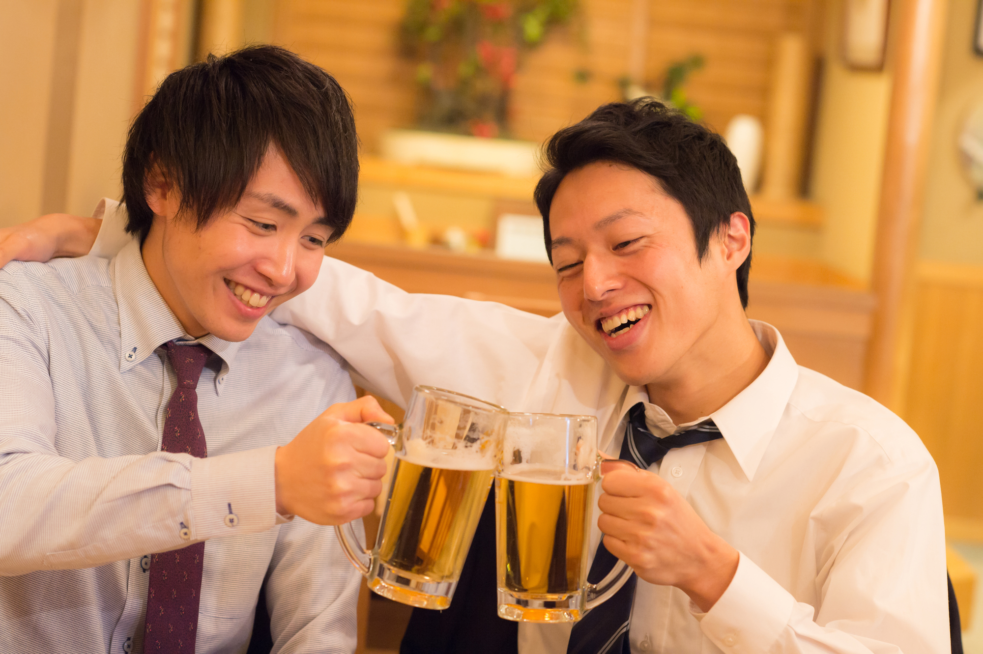 不動産営業って飲み会が多い？断ると評価に影響するの？
