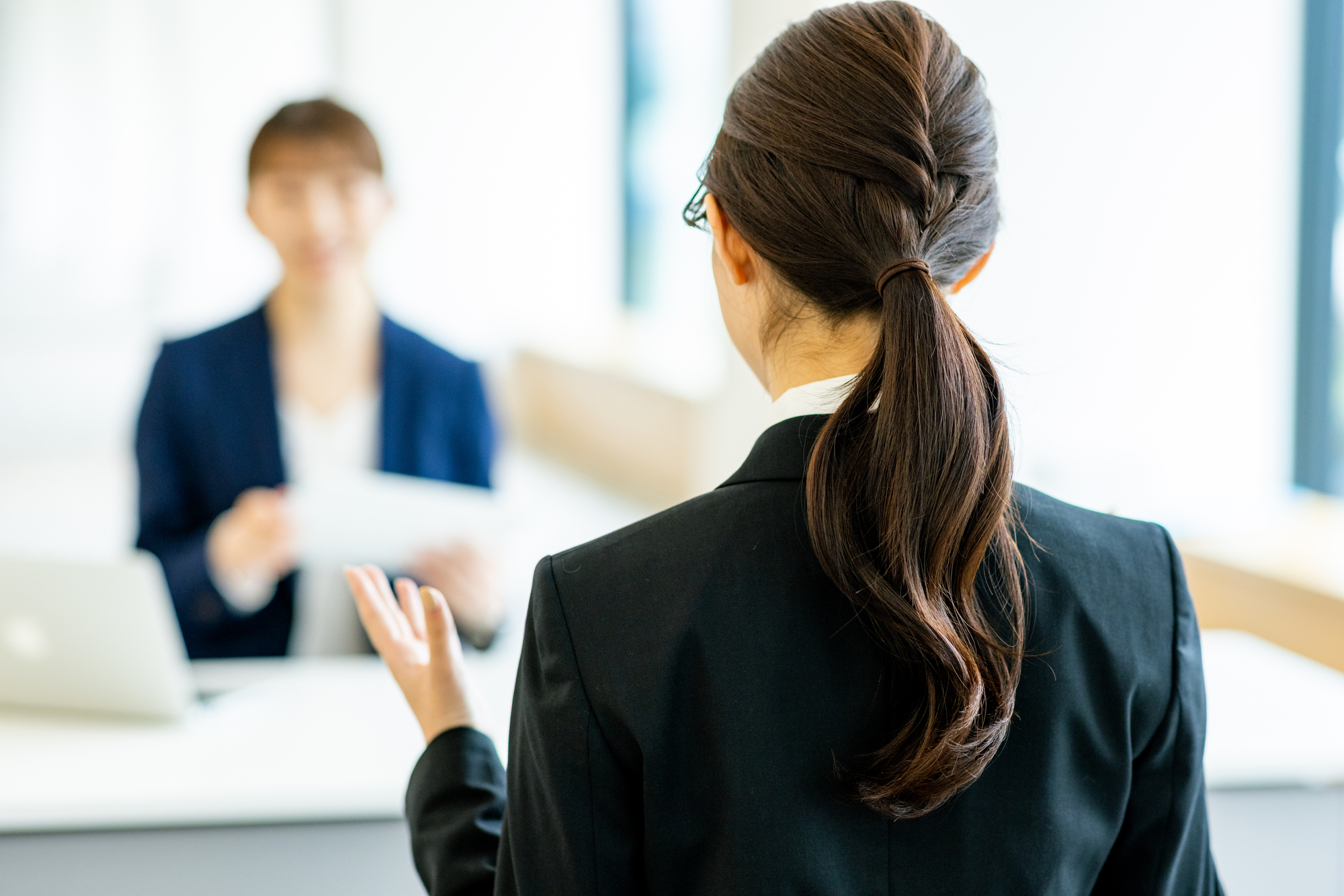 面接でホワイト不動産会社を見抜く10の質問例